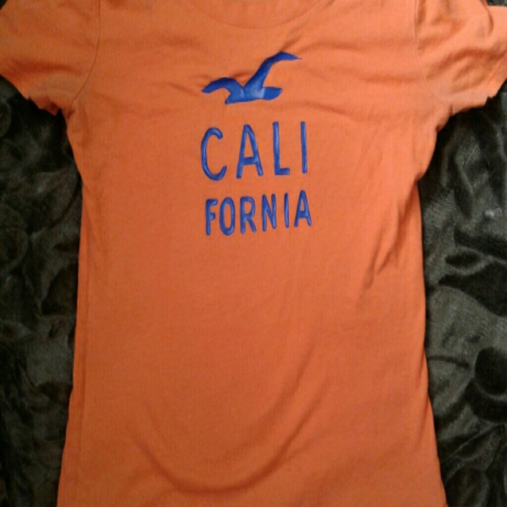 Hollister tee
